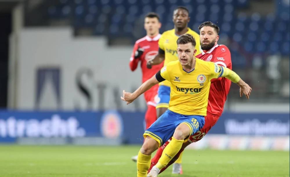 这支团队由 这支团队由